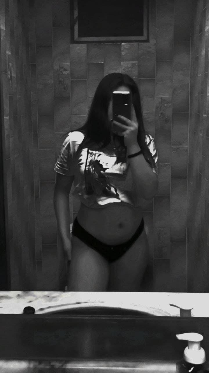 Se pone cachonda estando sola