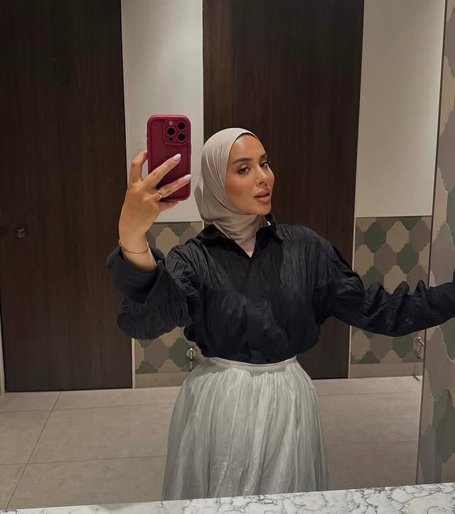 Arab hijabi girl with nice feet and soft boobs - hijab from austria