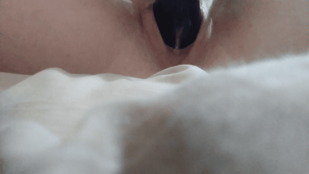 Sexy MILF PAWG pretty pussy vs inflatable BBC dildo