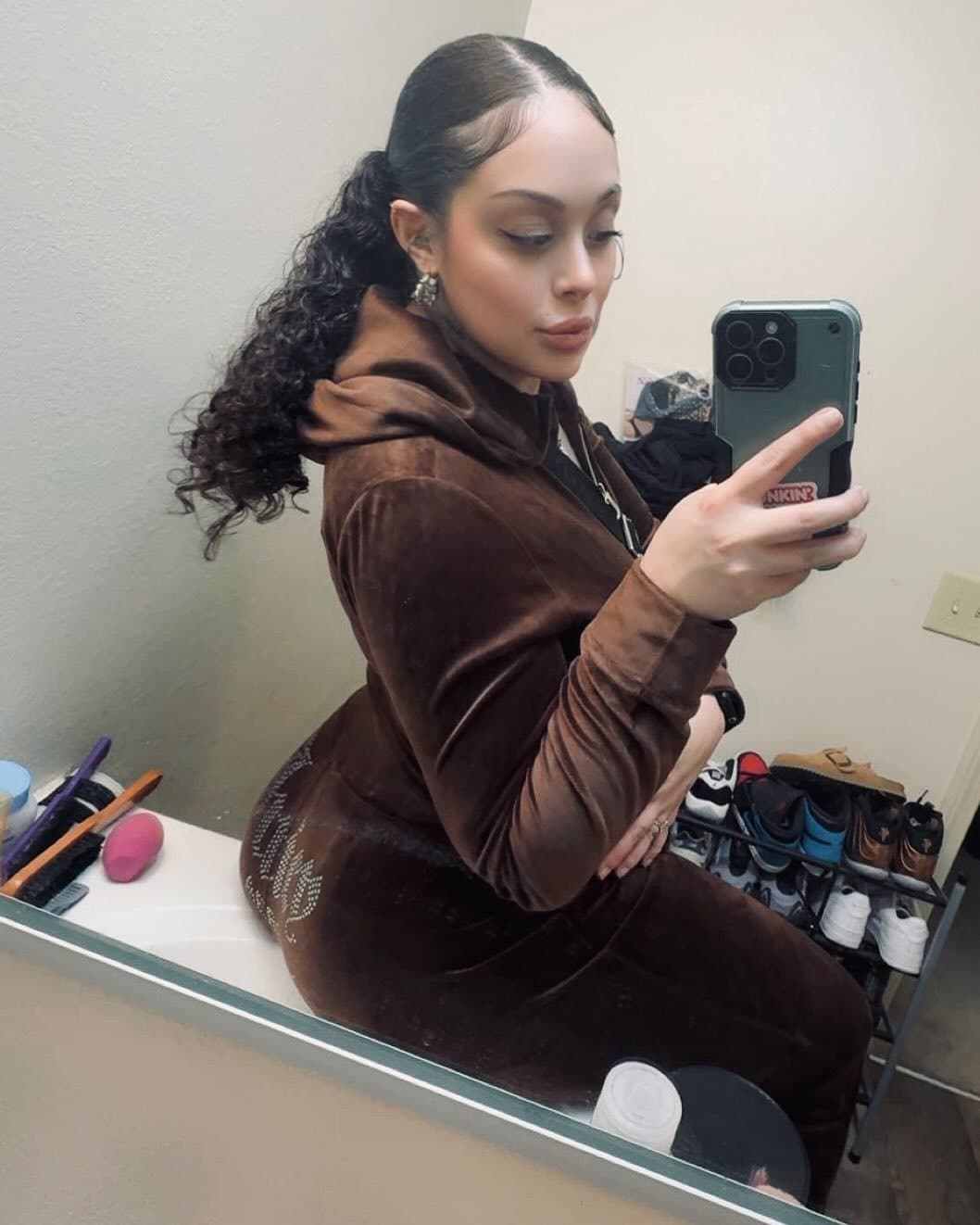 Big Booty Latina Slut with DSLs is begging for a Thick Cum Load