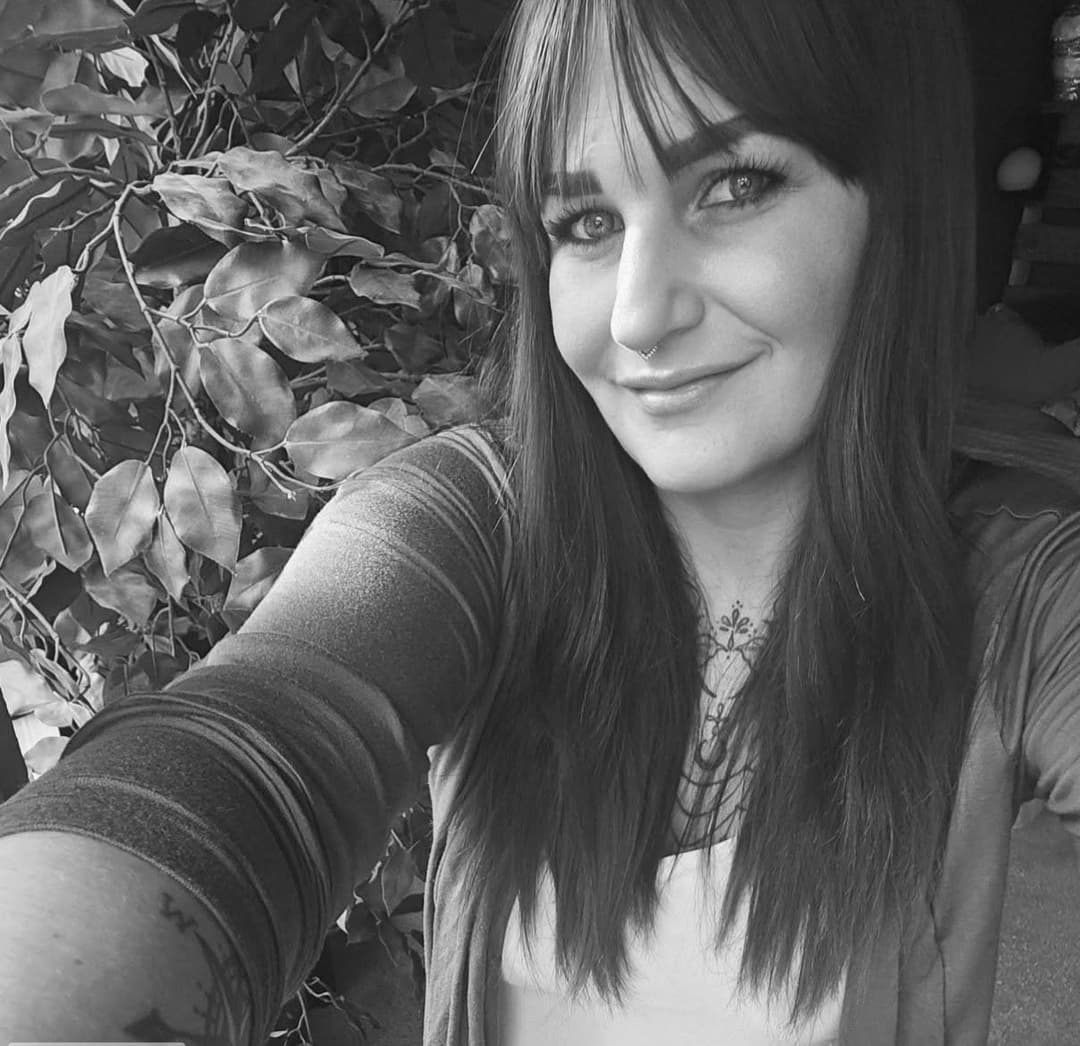 If you got a big dick and can trin dm once you put your dick on pic send or cum too