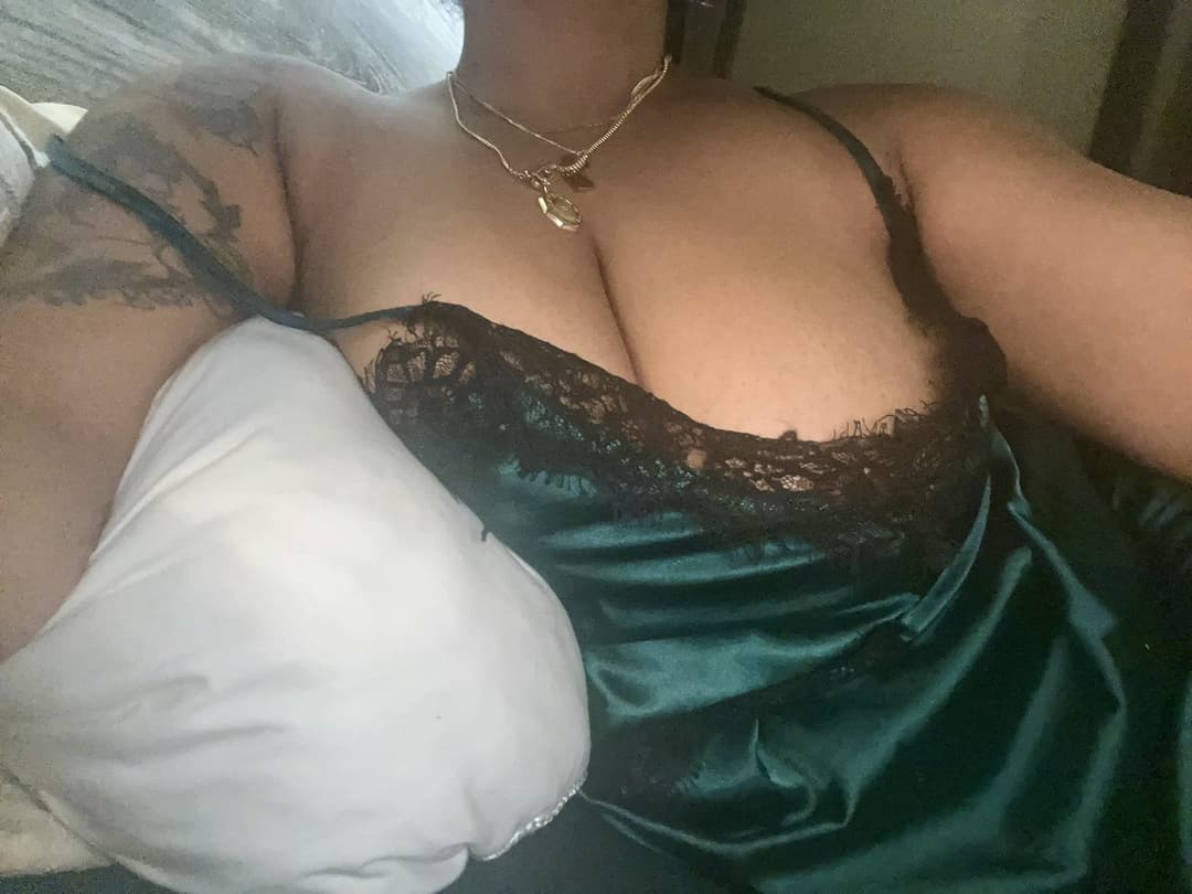 Miss Lizzy needs the pipe!!