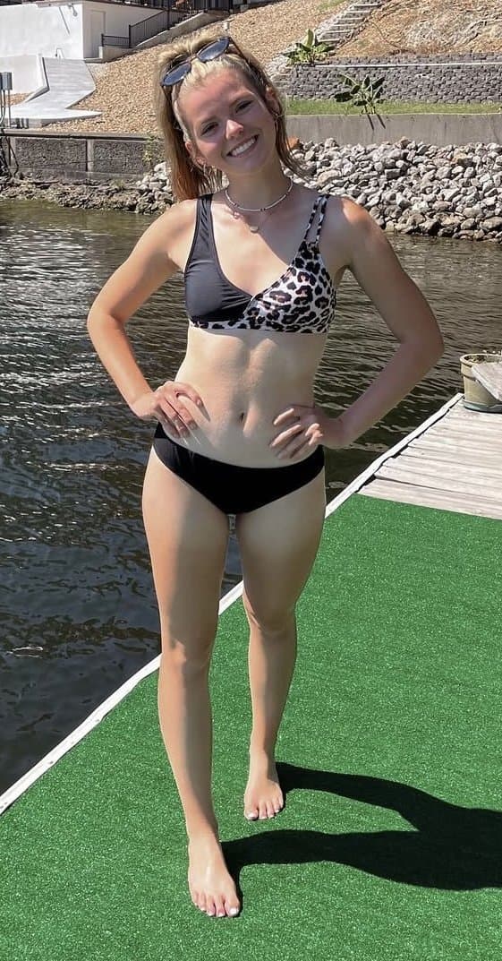 Sisters Anna (18) & Avery (19) - Which Sister are you Nutting In? Anna (blonde), Avery (Brunette)