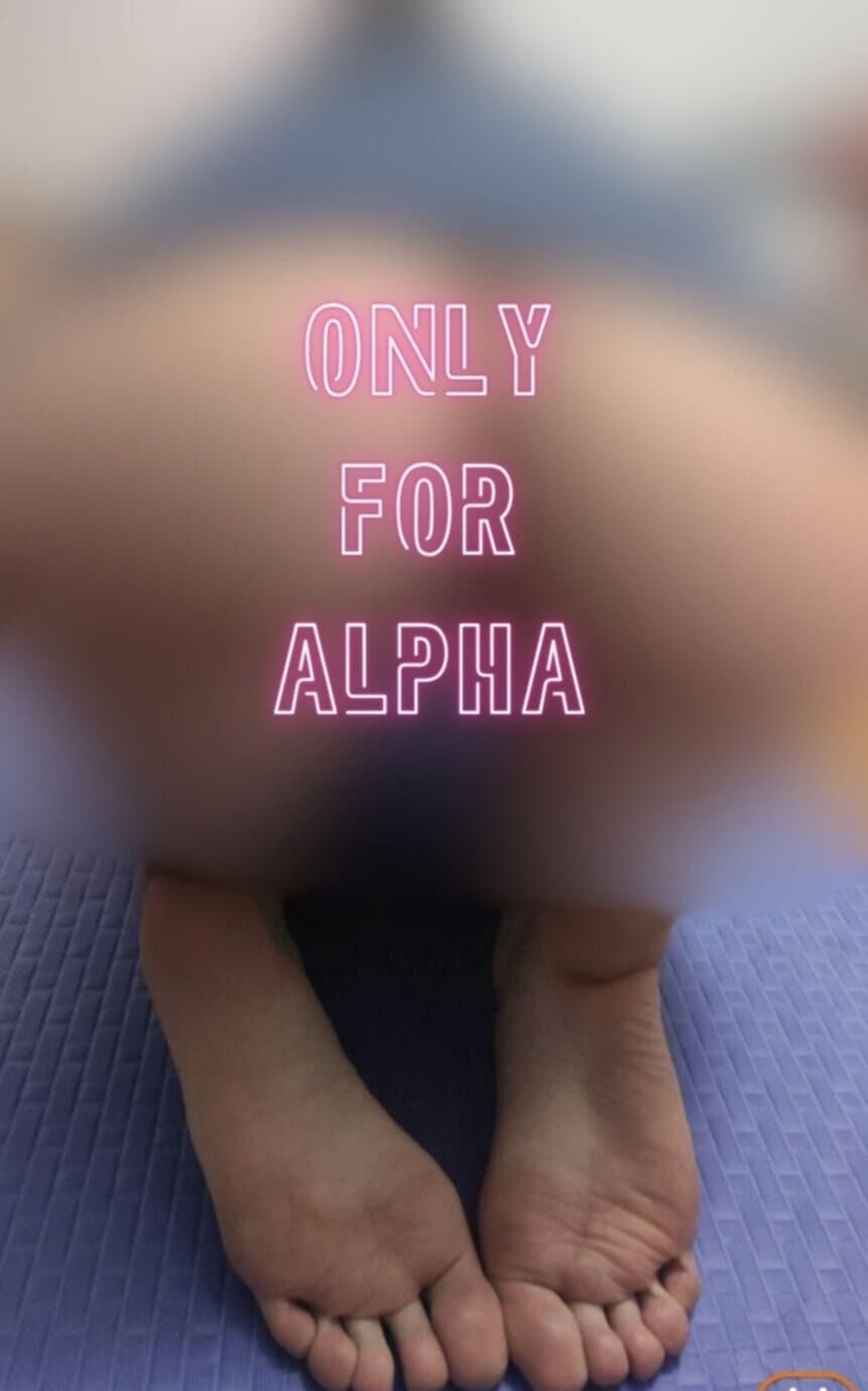 Click to view full size goon to feet and shoes