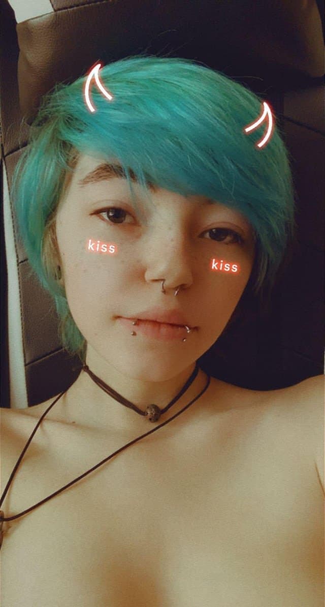 Short hair White tomboy dyke stud Weeboo P2