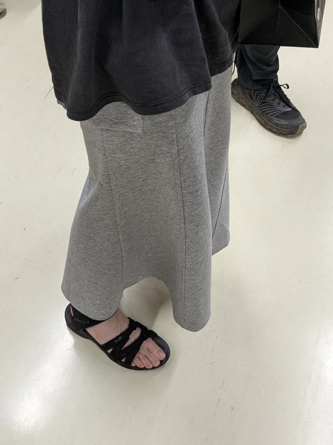 Asian shoes / feet & cum 3