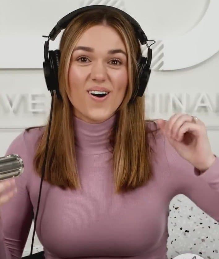 Christian slut Sadie Robertson likes creampies and making babies. She is a milf cum whore