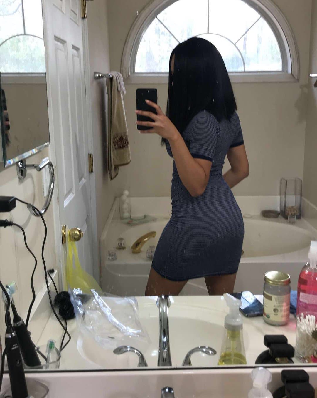 Gorgeous Yellowbone baddie (whats her @?)