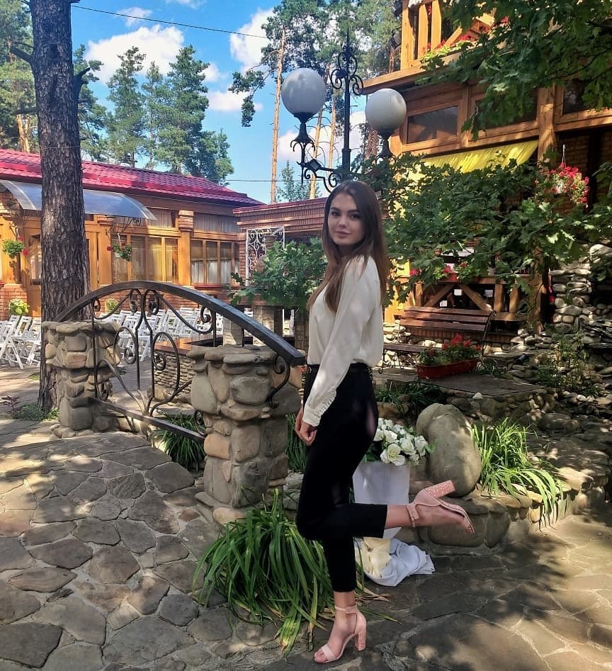 Sexy high heel slut. Hot feet