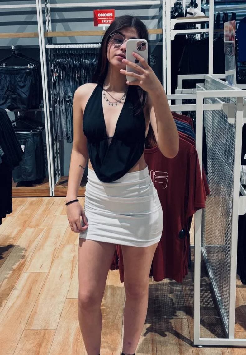 vadia dee um corna rebolando sem calcinha