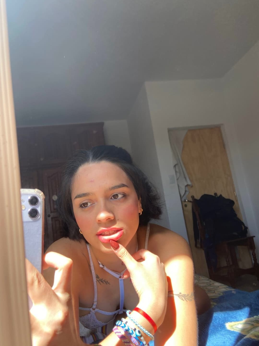 Click to view full size Perfect lighting, perfect tease… perfect reason to lose control