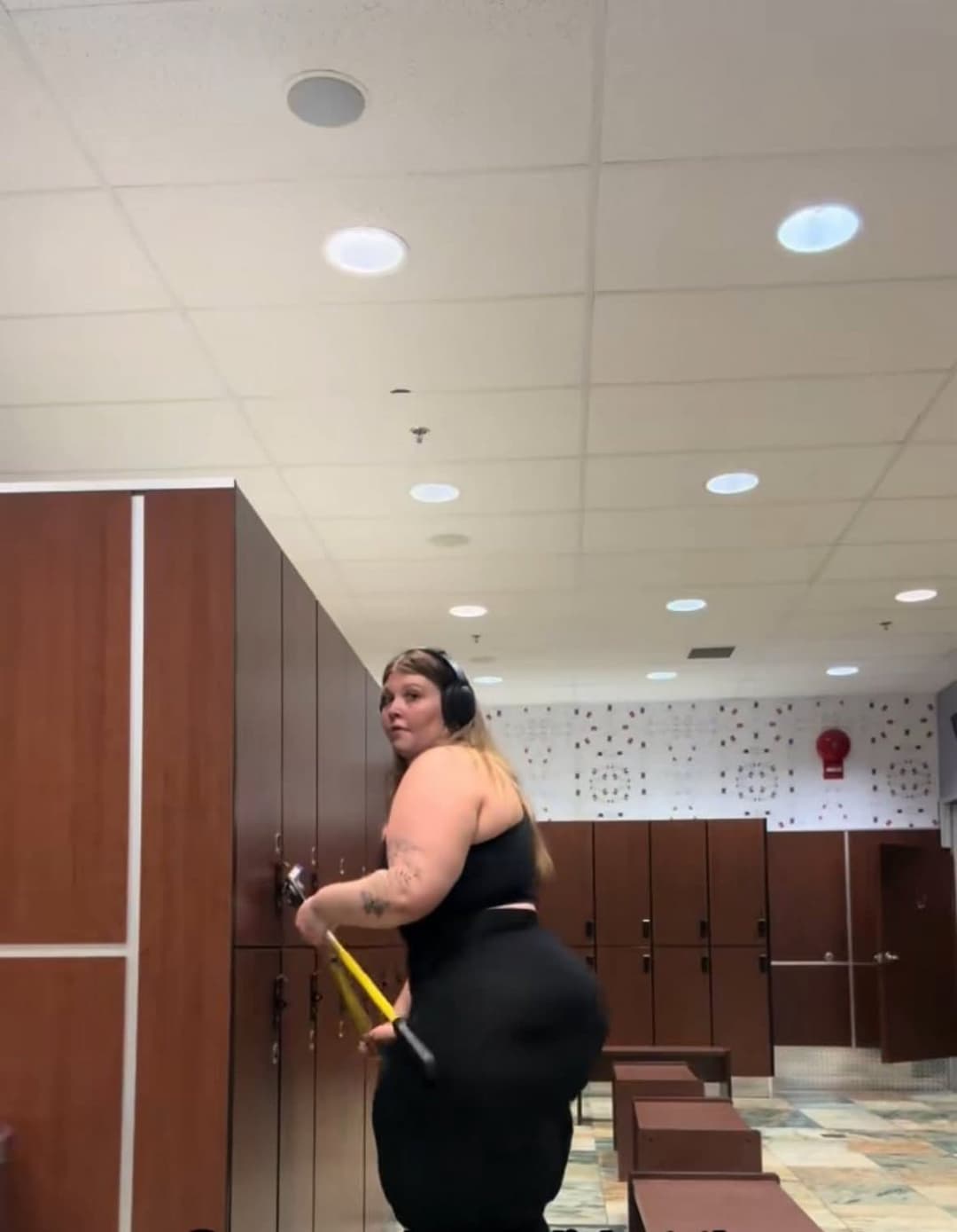 Click to view full size MASSIVE HUGE ASS SSBBW