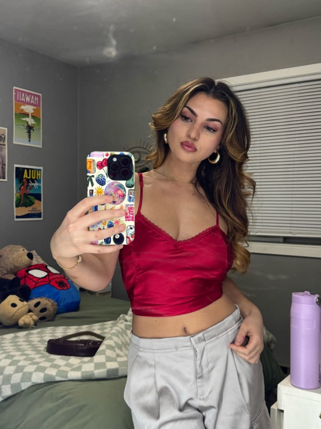 Cheating college girl can’t resist drunk makeout sessions