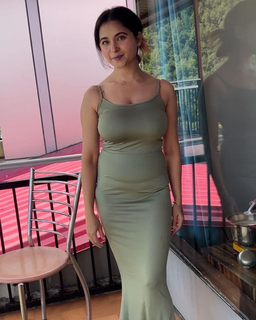 Viral hot Indian MILF influencer mom rachna deep fake or lookalike viral video