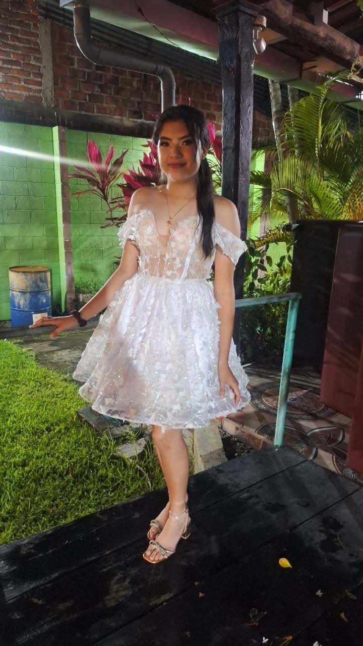 Click to view full size Priscila, la putita y reina de muchas pajas se graduó, como la felicitarias