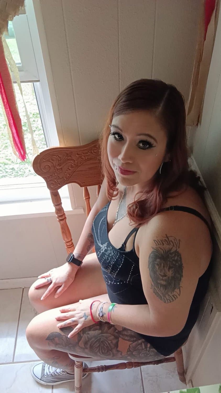 Latina milf rubs her pussy on video chat Caliente Madura quemada por video chat