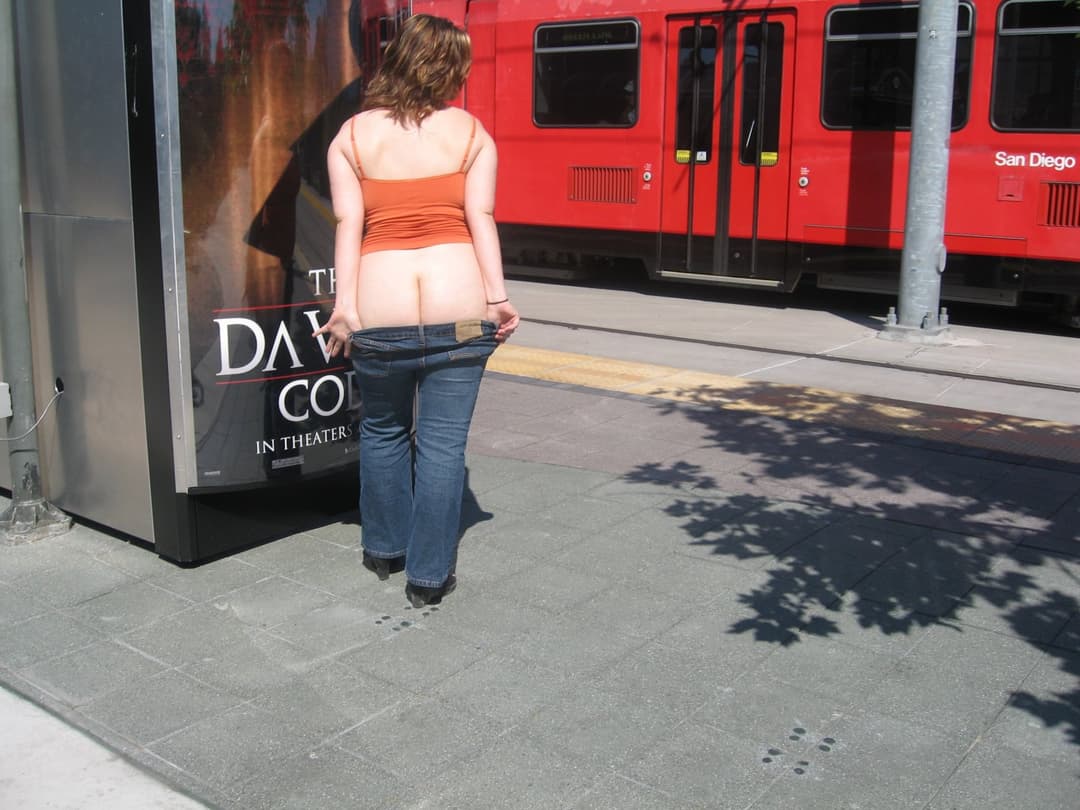 Friends group mooning around San Diego