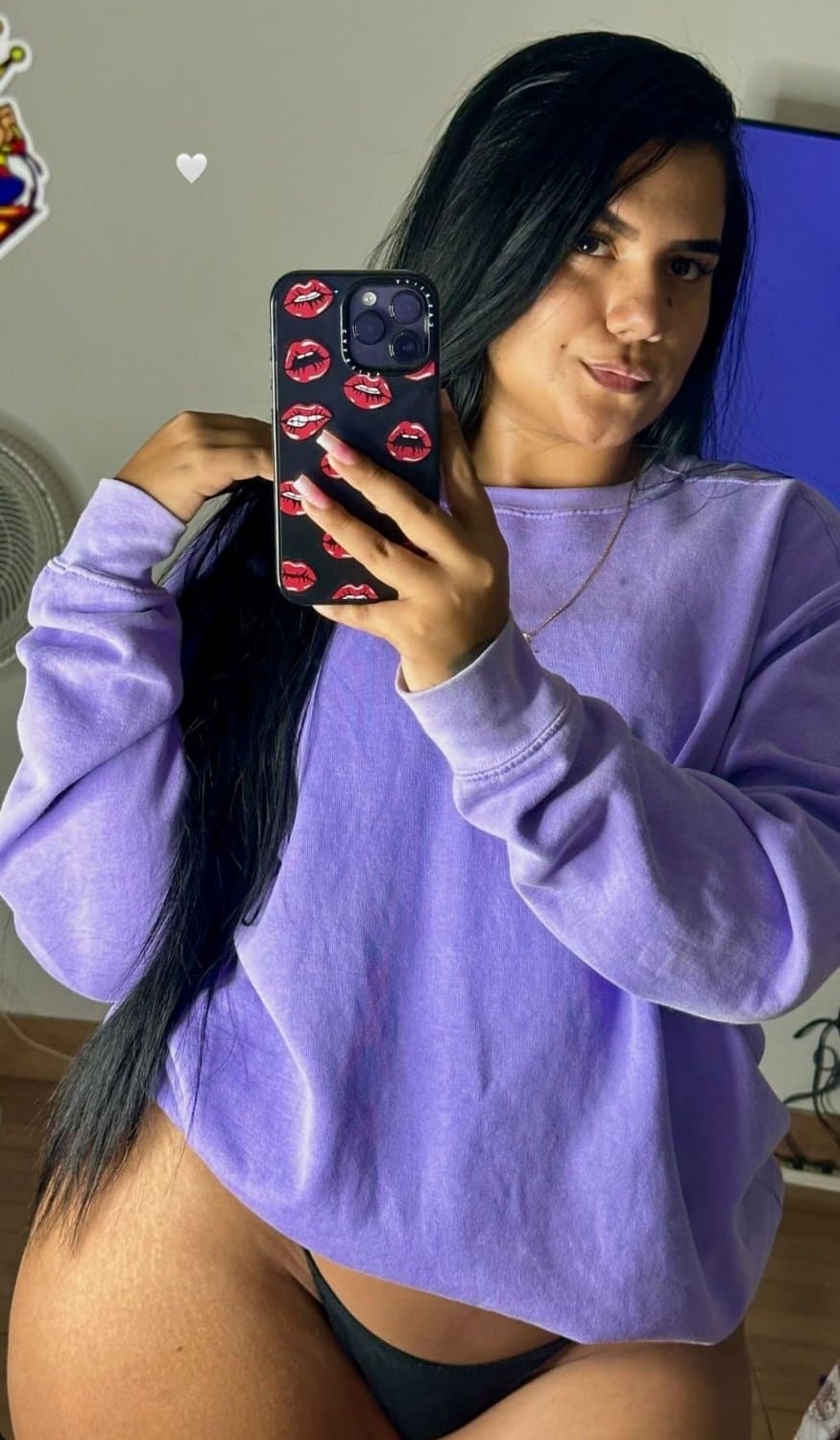 Sua gostosa! Td mundo vai se masturbar olhando sua bunda  nesse site, que COXAS grossas e deliciosas