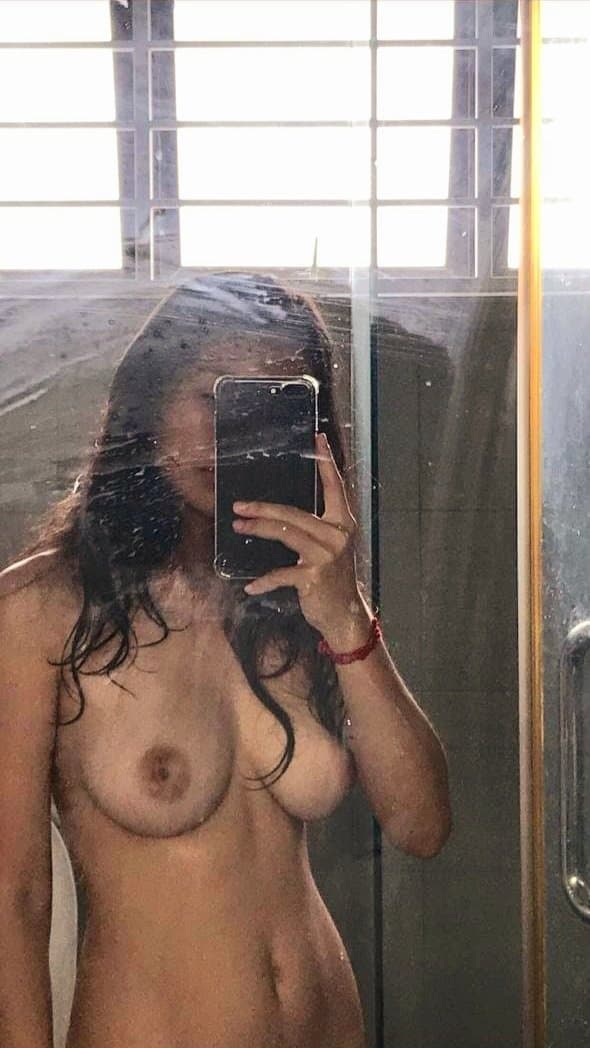 Desi South Indian Rich Very Beautiful Cute Instagram Influencer Homemade Full Nude Show Selfie