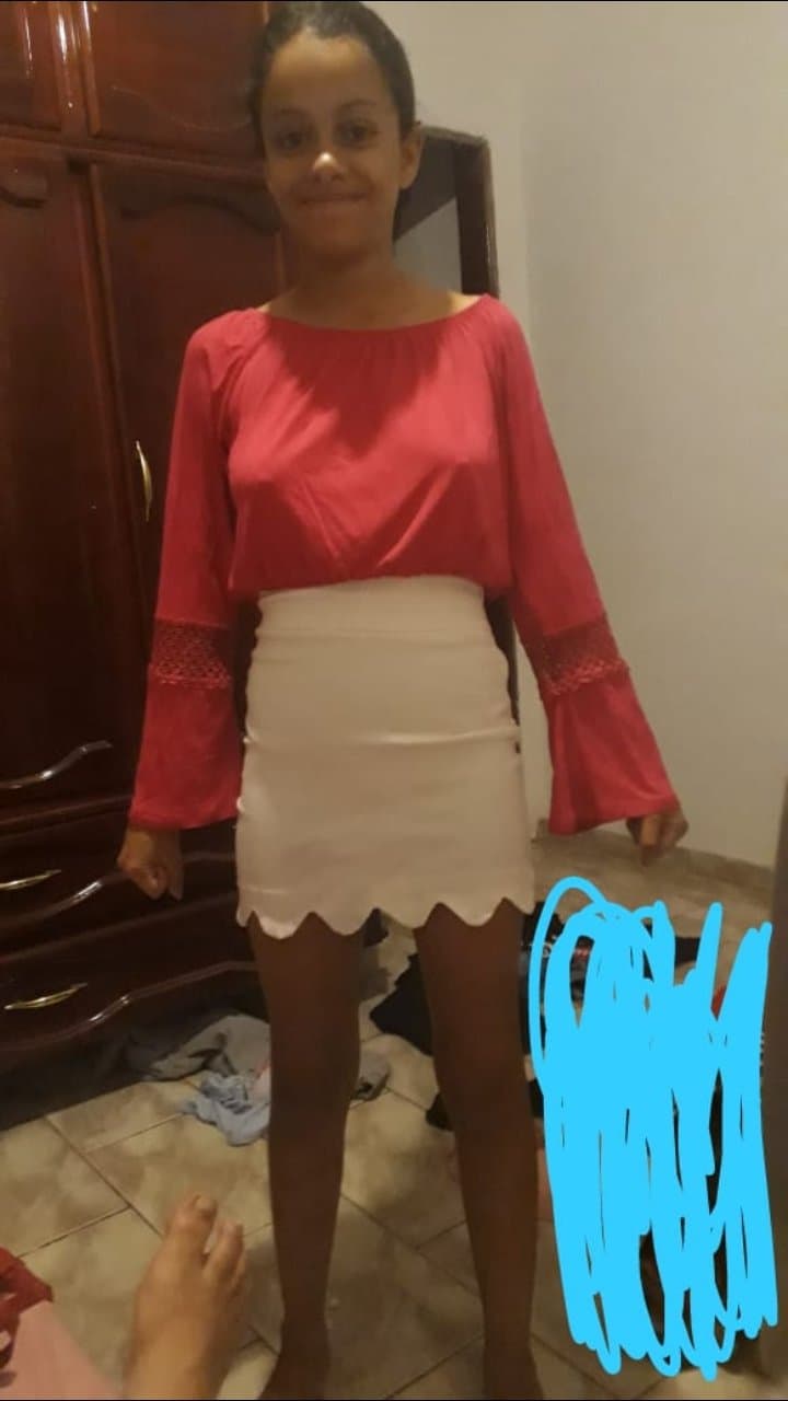 Emily.  Qdo eu quero ser encoxada, eu não uso sutiã e nem calcinha. Amo ser encoxada por estranhos.