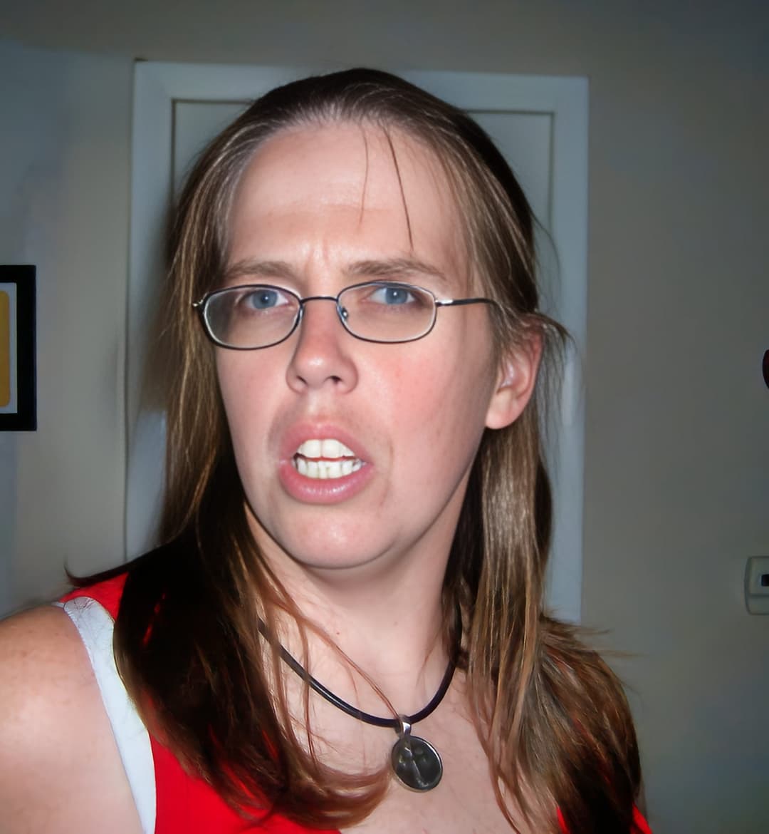 Hot Midwest Wife Gets Her Private Pictures Posted!