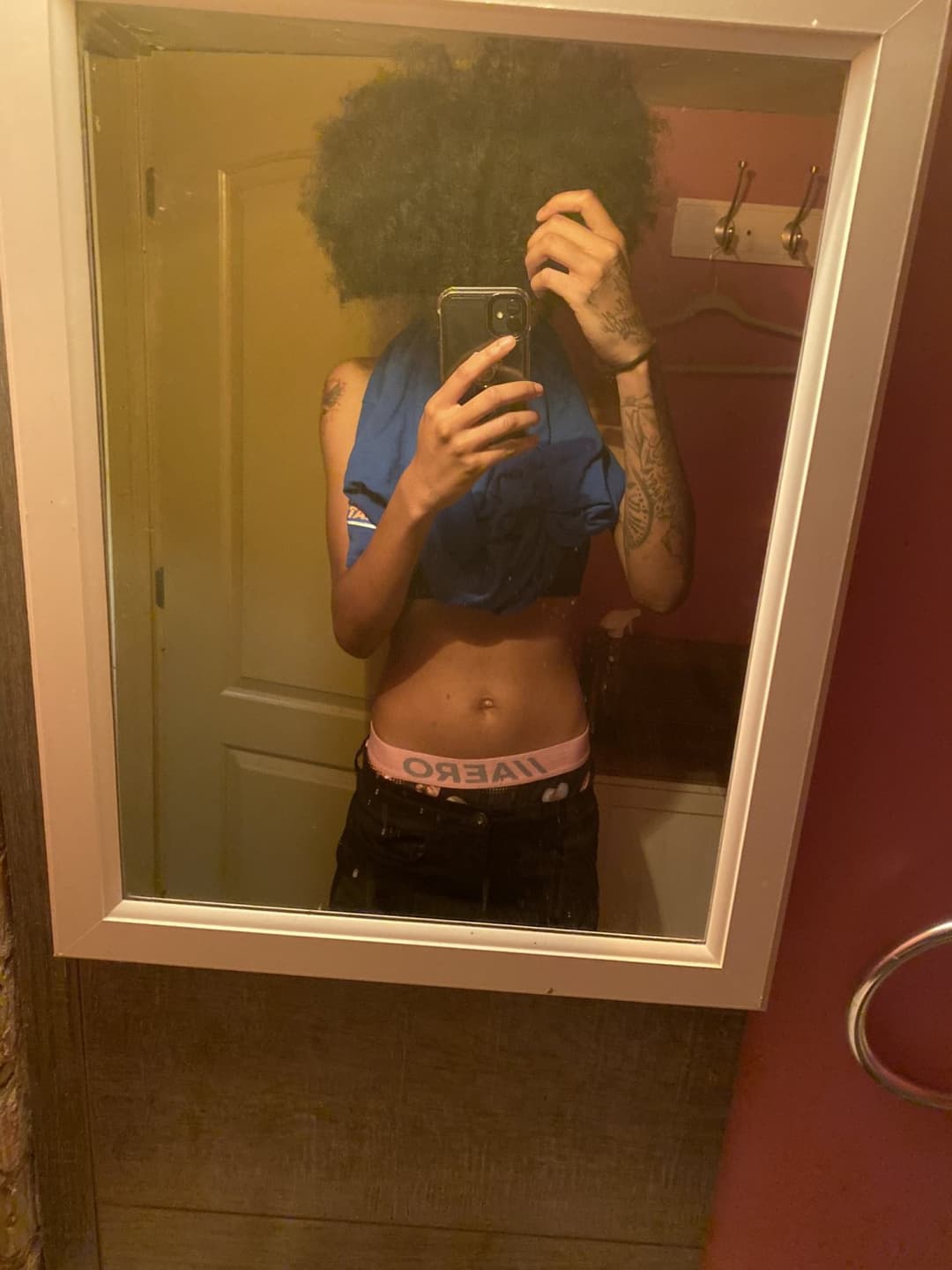 Light Skin Stud Dyke Red