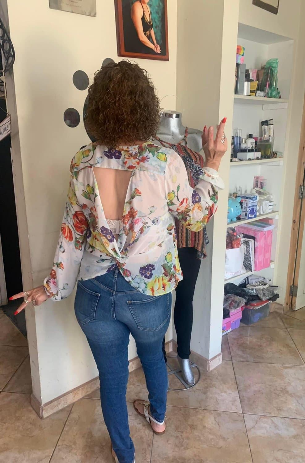 Click to view full size I would still tear this up even tho she a bit old she got big tits and cute toes lowkey