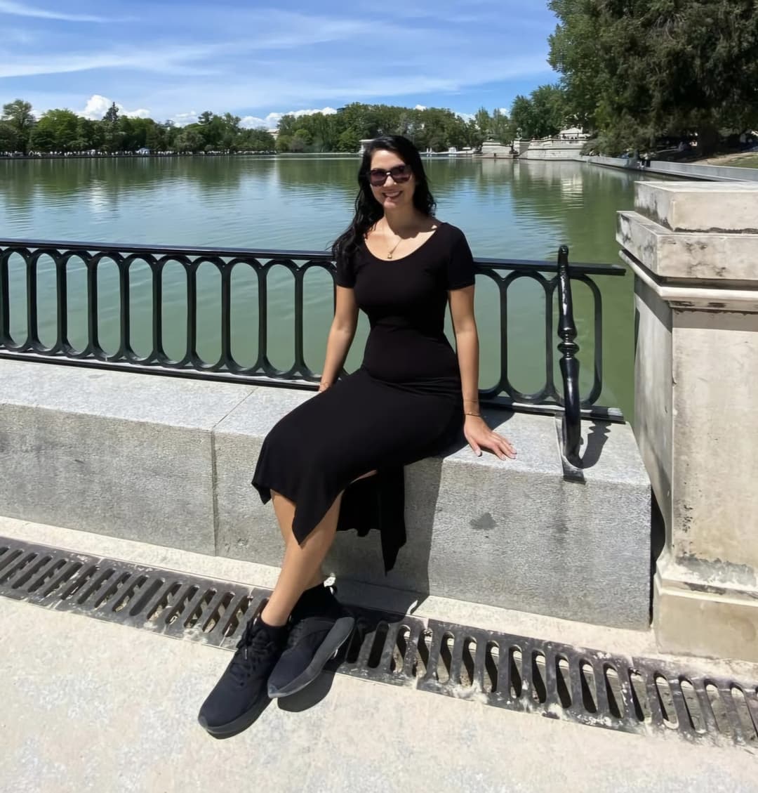 Hot Asian-latina with big boobs and amazing legs. Enjoy!