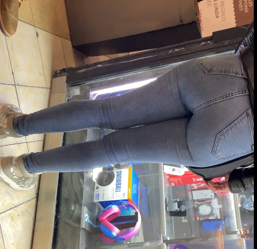 Miren los hermosos dos culos que me encontré hoy en la calle ??