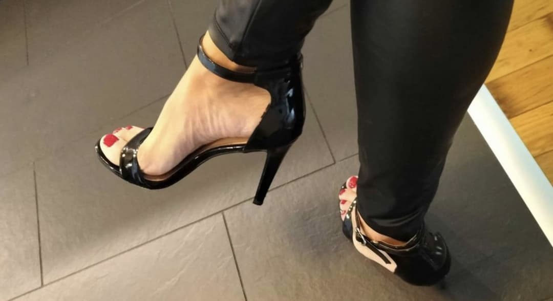 Black High Heels and red Toenails ??