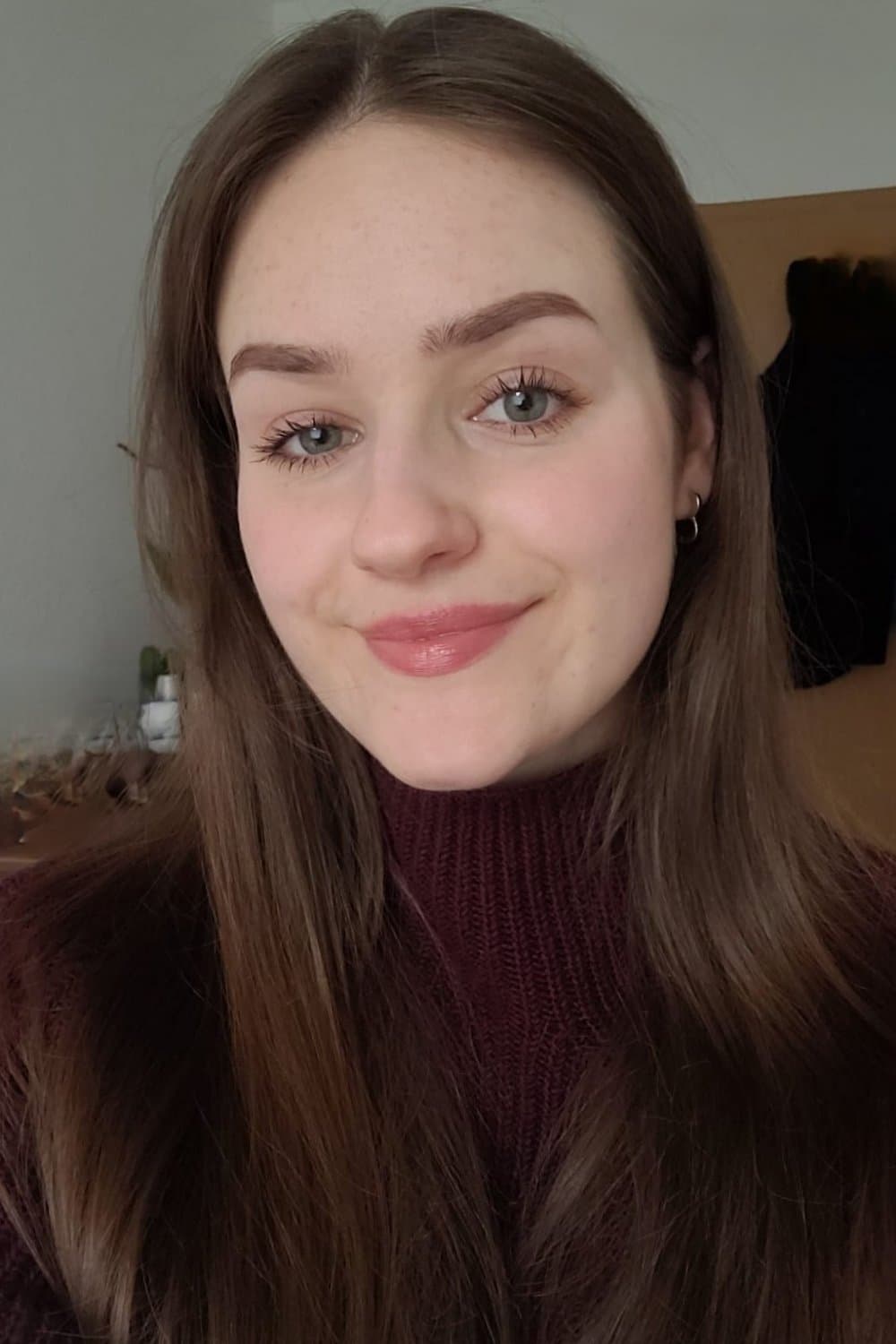 Click to view full size Her smile makes me wanna jizz all over her..