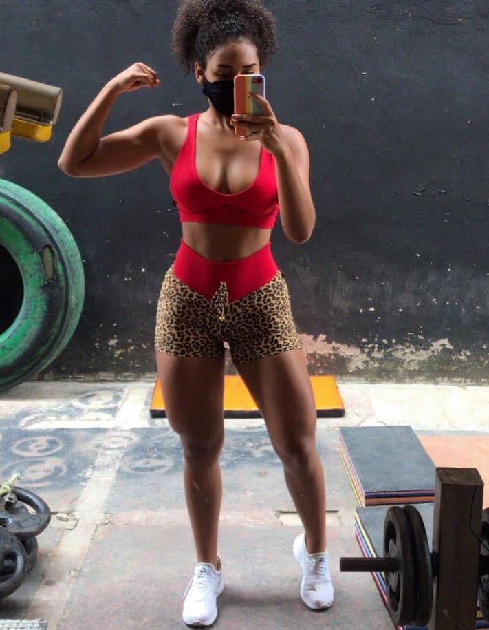 Linda cavala Fit a pedido de um seguidor