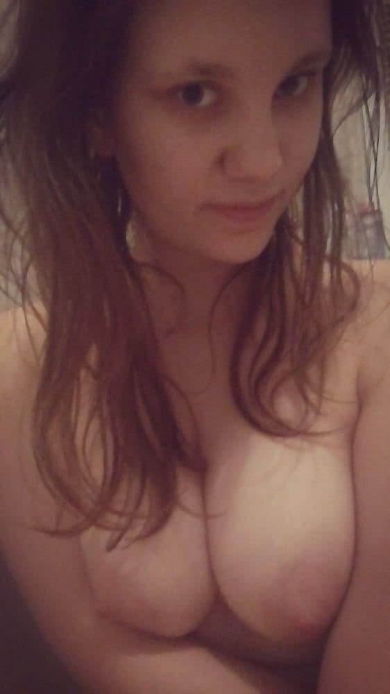 Cute foreigner Karolinka and her bangin natural curves! ?