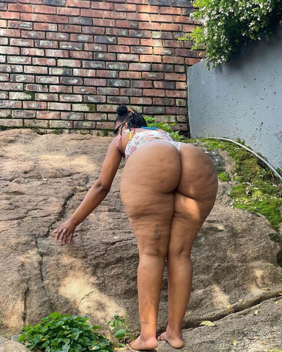 @Ms_Egbfun hourglass pear-shaped South African ass