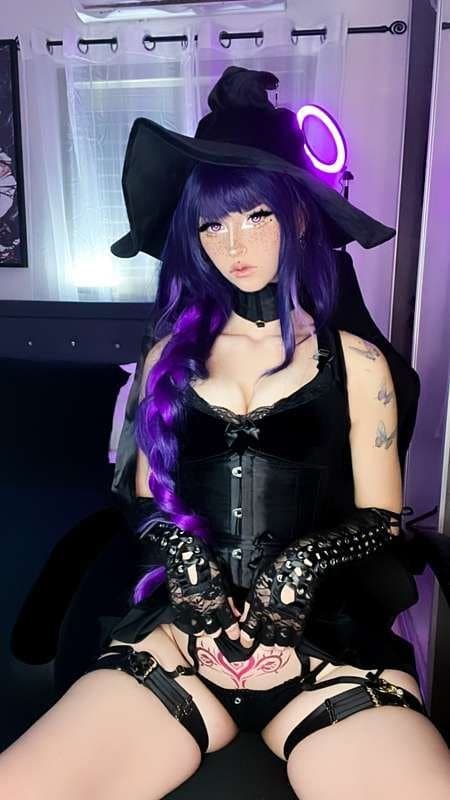 Black witch cosplay pics??(Anari.exe)