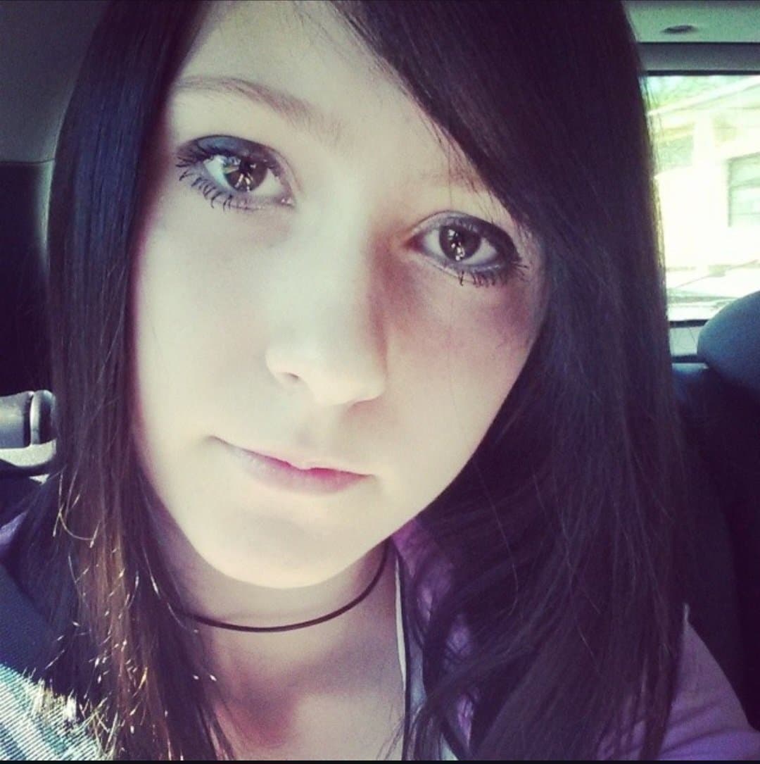 SKINNY EMO SLUT ALLY BEGGING FOR HUGE ROPES OF CUM