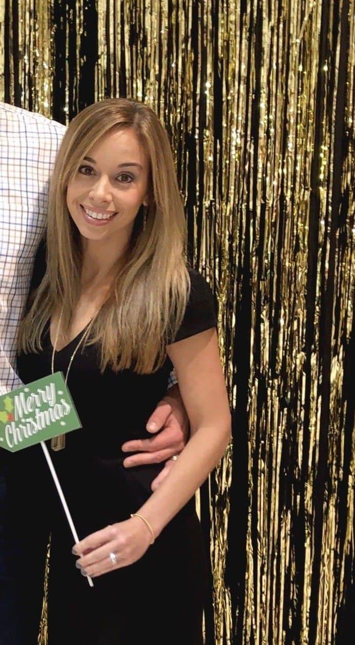 Click to view full size Sarah only shows her ass to everyone in the club, but goes on the G G W bus and shows much more