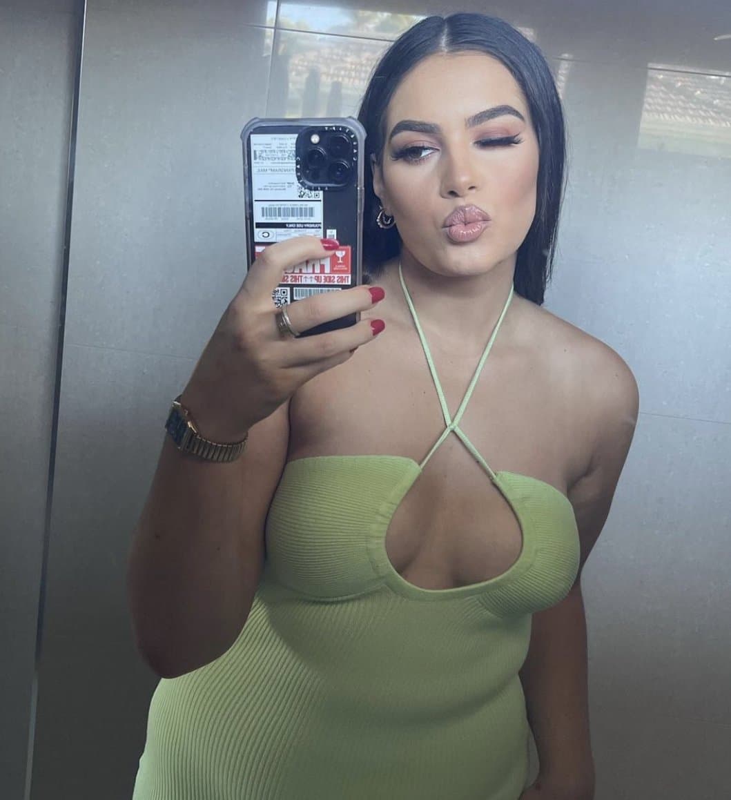 Aussie bbw Jamilla is so thick, begging for cum on her big fake tits. Kik fitfunseeker with edits