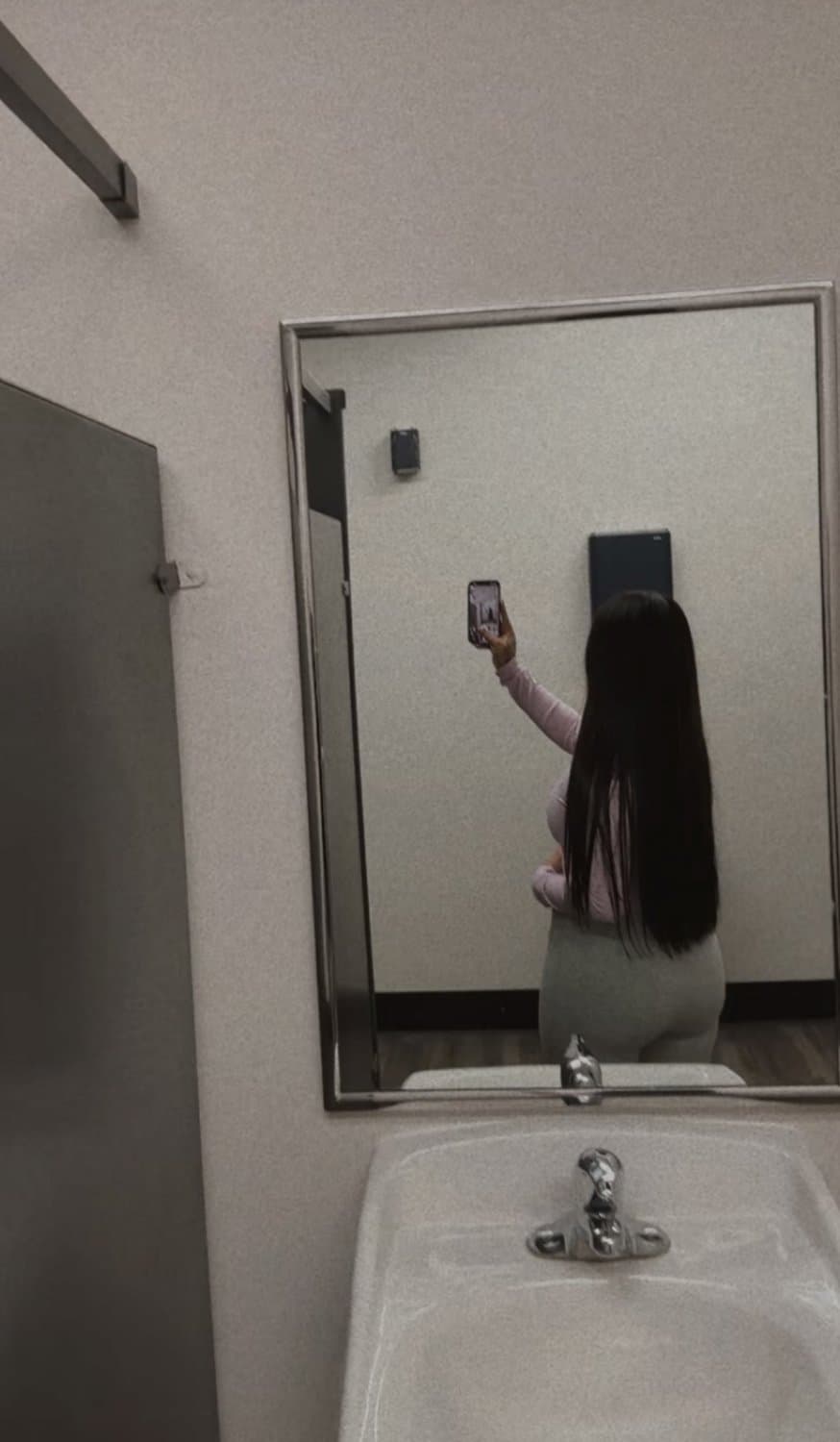 She used to fuck for weed lol 23 year old slut is a single mom from Chicago. I miss her footjobs