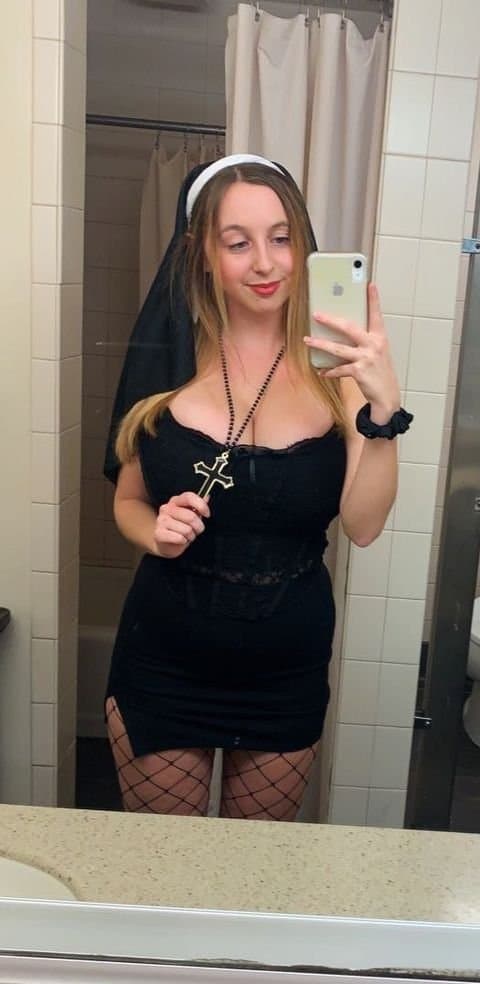 Click to view full size busty college girl Br1dg3t II