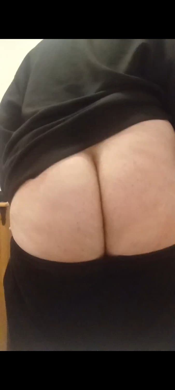 Teasing my fat white boy ass who wants to take my anal virginity