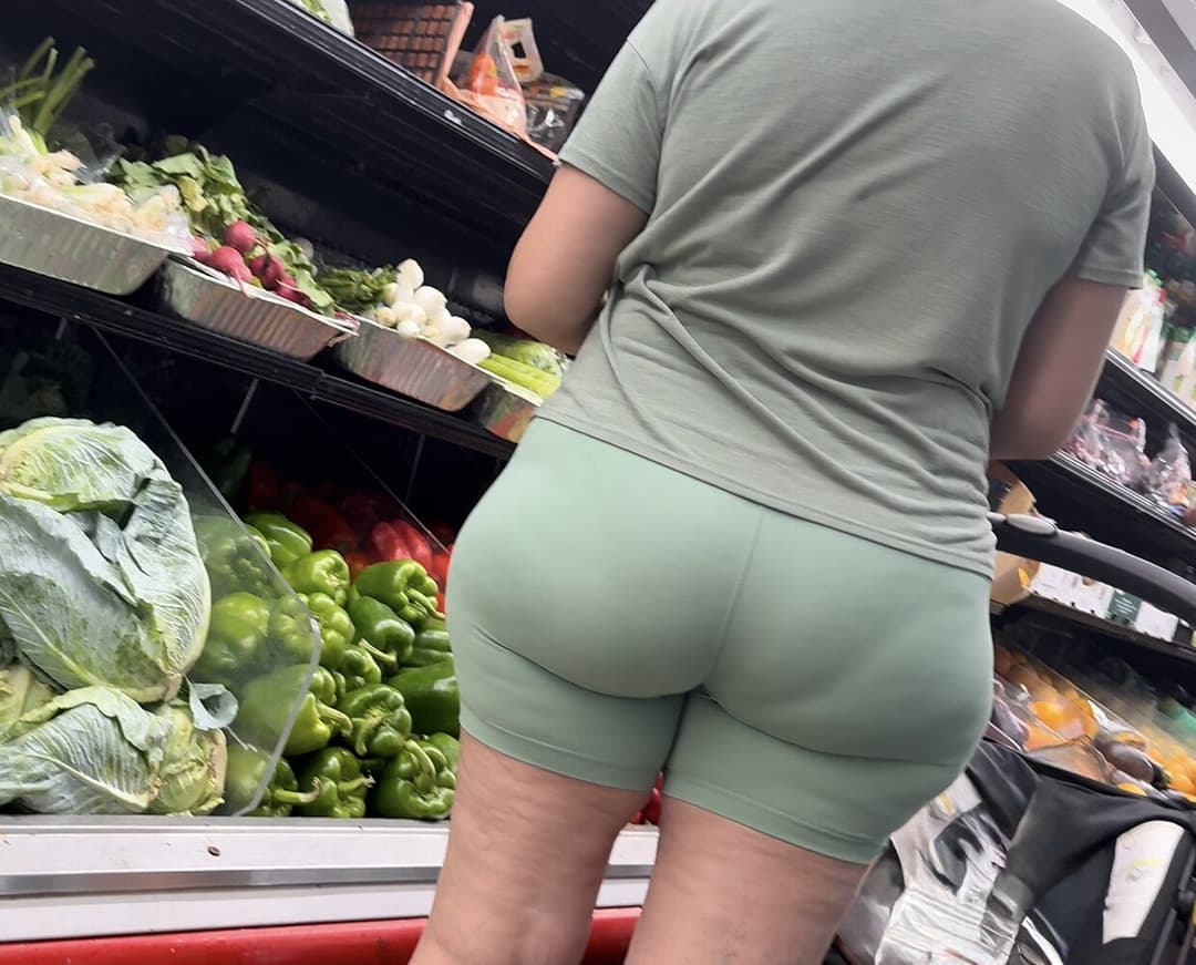 latina milf in green spandex with an absolute PHATTY? (she built for breeding)