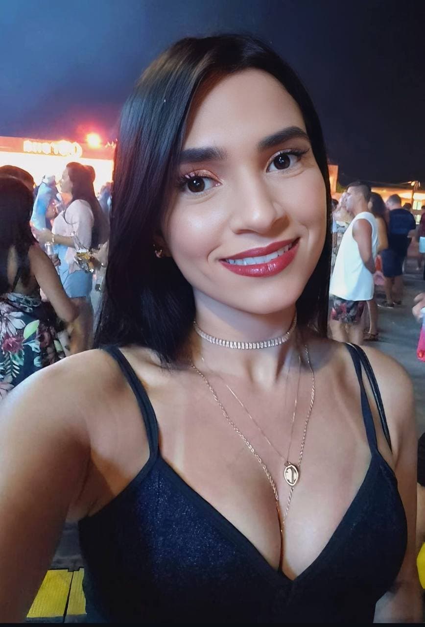Morena do rabo grande dando gostoso para dotado