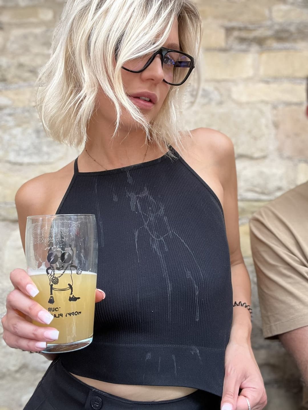 Click to view full size Man gives his wife a blowbang, Latvian angel young