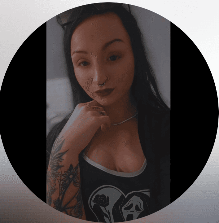 Sexy little Goth Bitch would be so satisfying to double stuff. Great titties too.