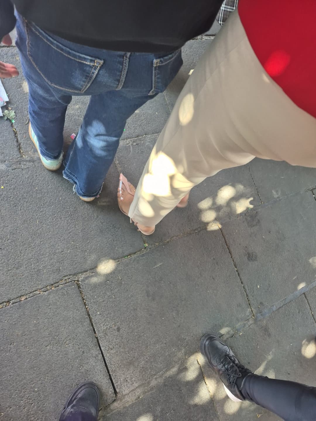 Click to view full size Ricos pies en la calle, strip y de mas