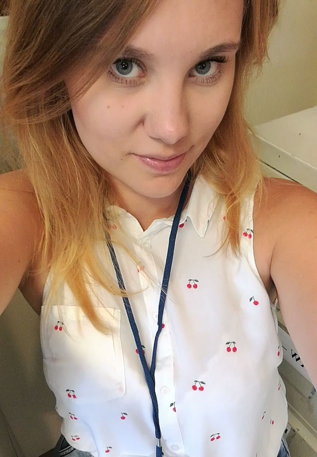 Cute foreigner Karolinka and her bangin natural curves! ?