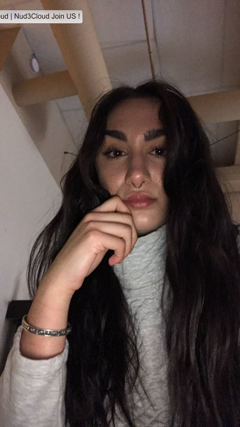 skinny nose pierced white girl leaks