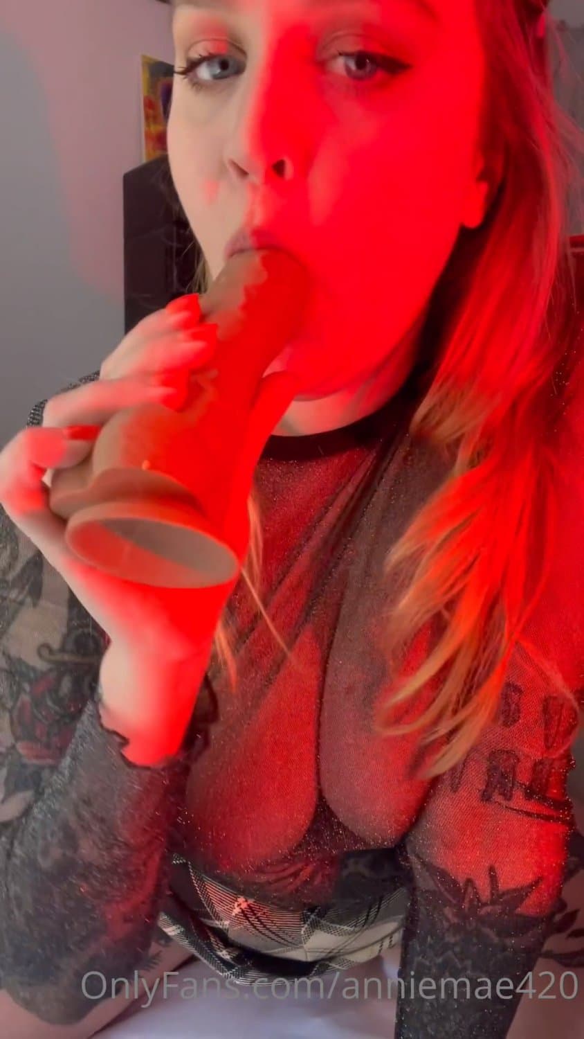 "Please daddy fill me up with your cum"