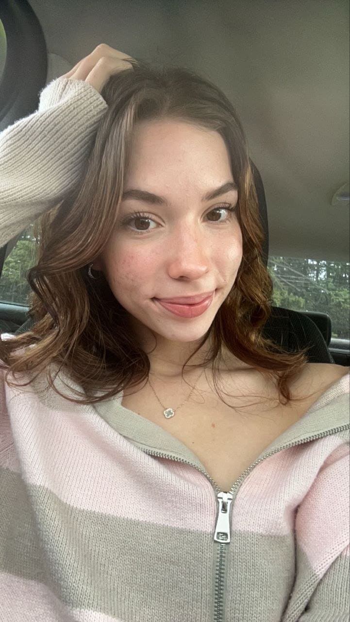 Click to view full size petite cumslut snowbunny huge leak nudes and taking cum on her pretty face